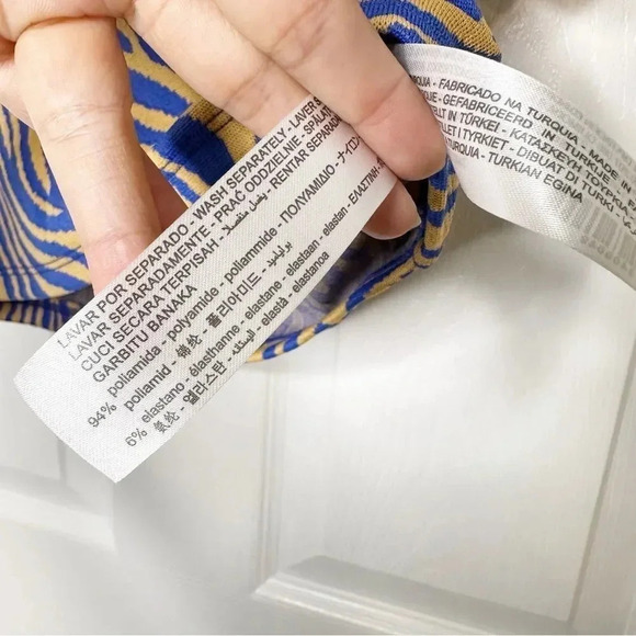 BERSHKA Zebra Blue Tan Short Sleeve Crop Top Front Slit Size Large - Picture 4 of 8